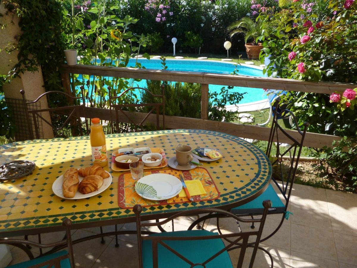 Bed and Breakfast Chez Patrick Roujan Exterior foto